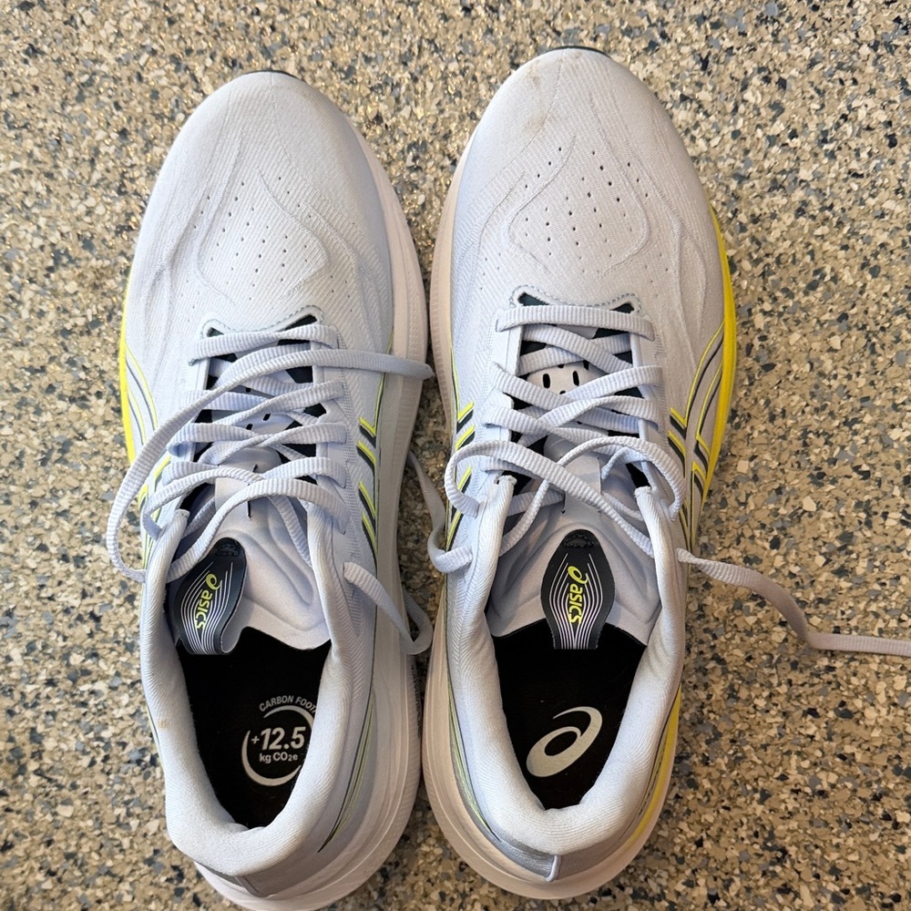 ASICS White and Neon Yellow GT 2000 14 like new running shoes